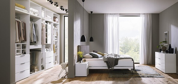 Möbel GUNST - Wohnwelten -Schlafzimmer 
Idee für einen begehbaren Kleiderschrank / ein Ankleidezimmer, dass sich nahtlos ans Schlafzimmer anfügt.