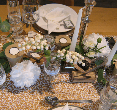 GUNST Blog Tischdeko: Wir haben einen Tisch mit einem festlichen Tischschmuck gedeckt.