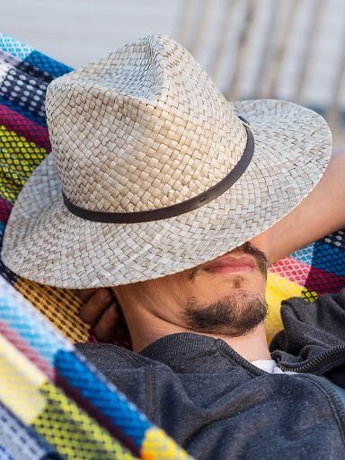 Tipp gegen Sommerhitze: gönnen Sie sich eine Pause im Schatten.