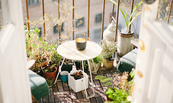 Einrichtung Balkon freundlich cozy