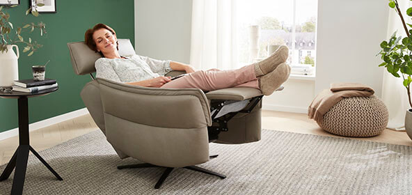 Komfortabler Relaxsessel mit Beinanablage, elektrisch verstellbar bis zur Liegeposition.