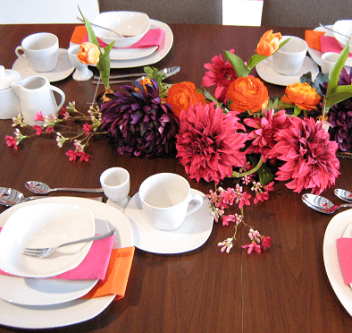 GUNST Blog Tischdeko: Eine Kaffeetafel in kräftigen Sommerfarben.