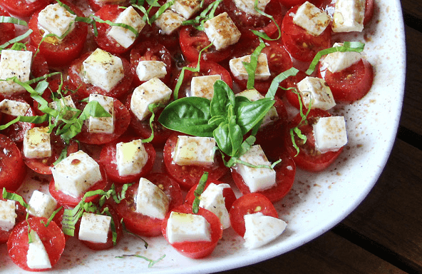 Rezepttipp bei Sommerhitze: Insalata Caprese. 